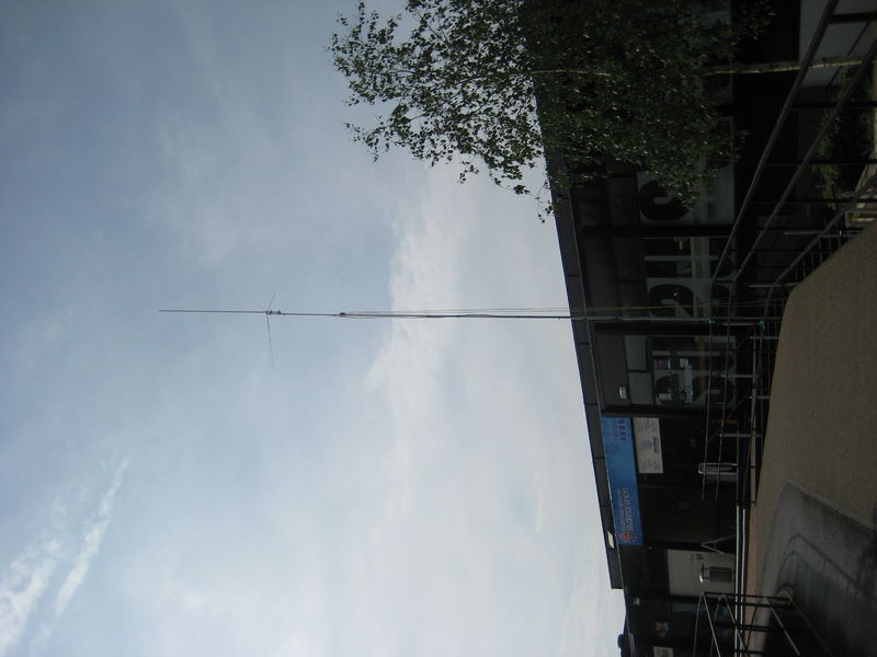 File:7thMay2011 GP15 mast.JPG